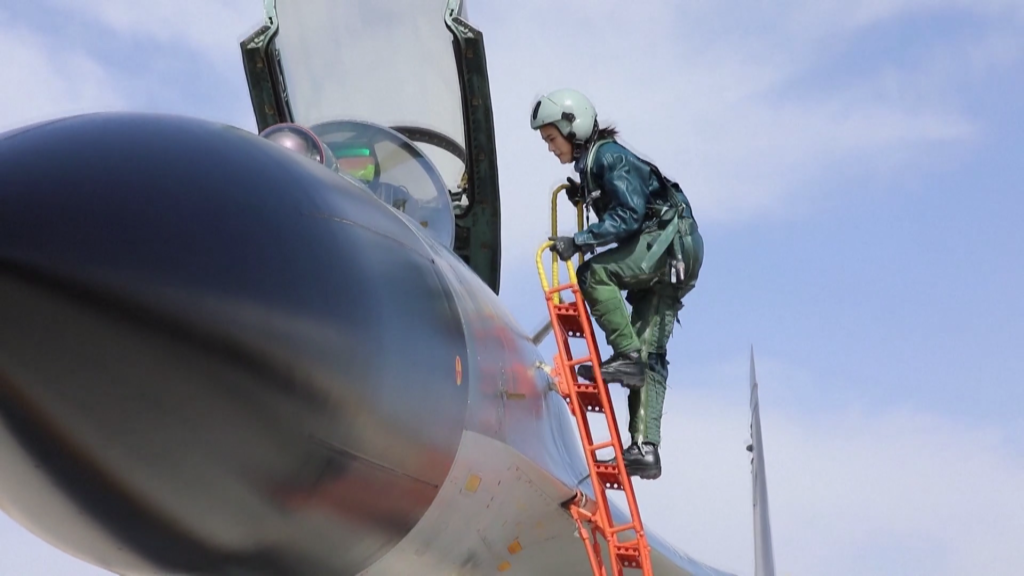 
南京各大医院黄牛代挂号电话票贩子号贩子网上预约挂号,住院检查加快,我国首批歼-11B战机女飞行学员顺利单飞