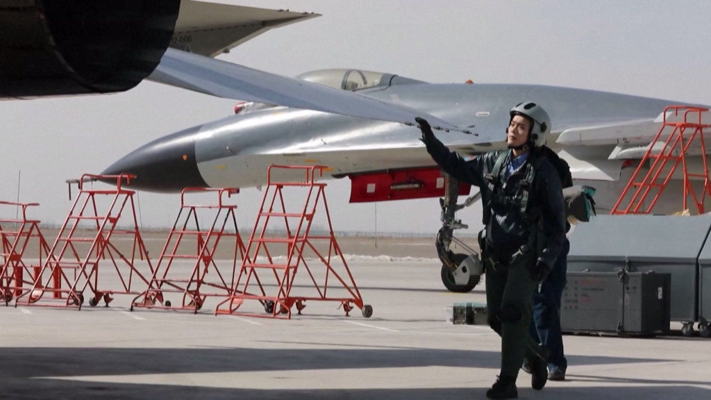 
南京各大医院黄牛代挂号电话票贩子号贩子网上预约挂号,住院检查加快,我国首批歼-11B战机女飞行学员顺利单飞