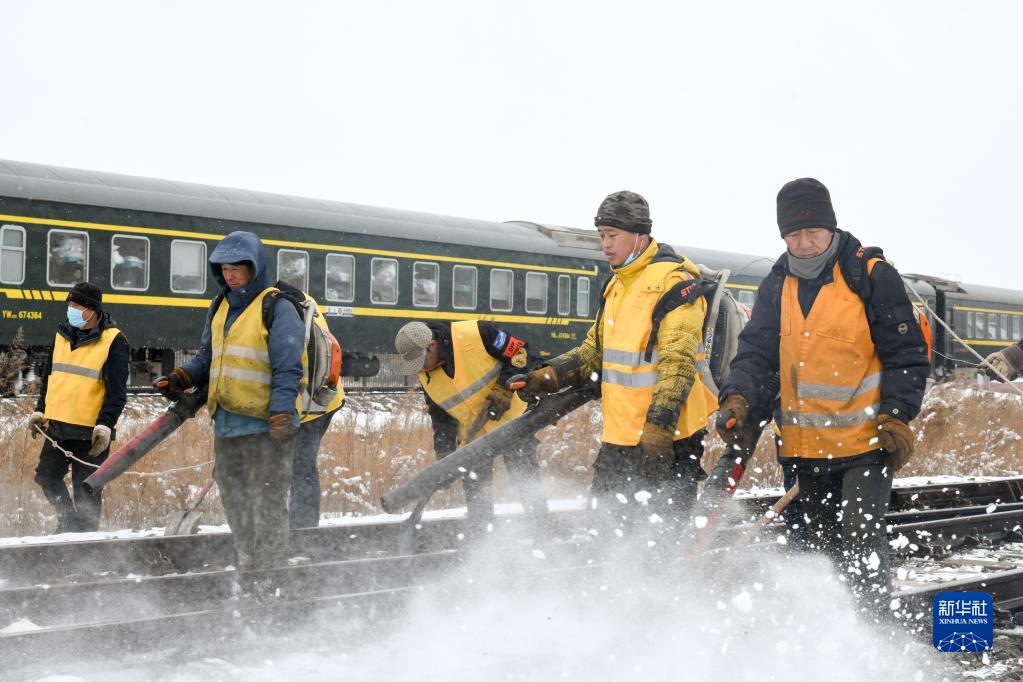 黑龙江：清冰除雪保障铁路运输安全畅通