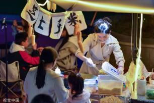 重庆：九龙坡夜市热闹非凡