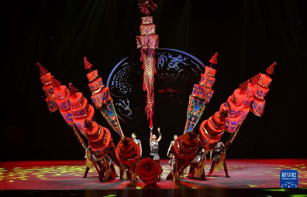 第十一届全国杂技展演闭幕演出在济南举行