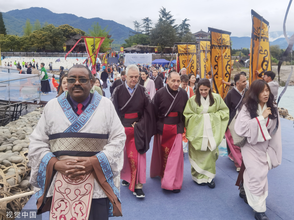 成都：都江堰放水节开幕