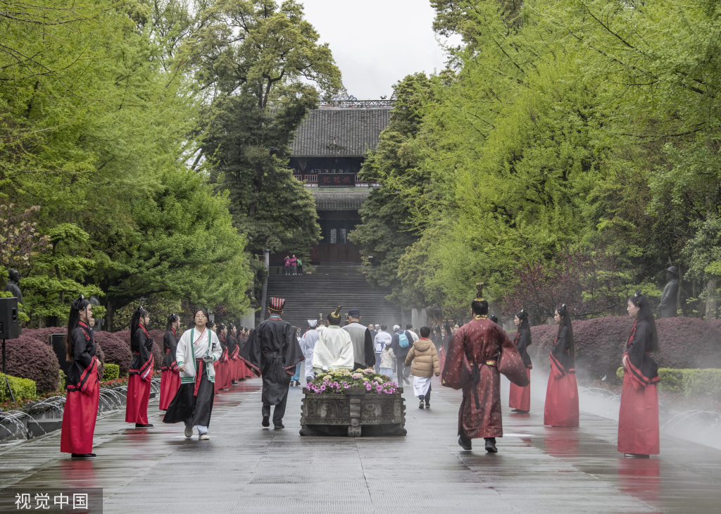 成都：都江堰放水节开幕