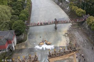 成都：都江堰放水节开幕