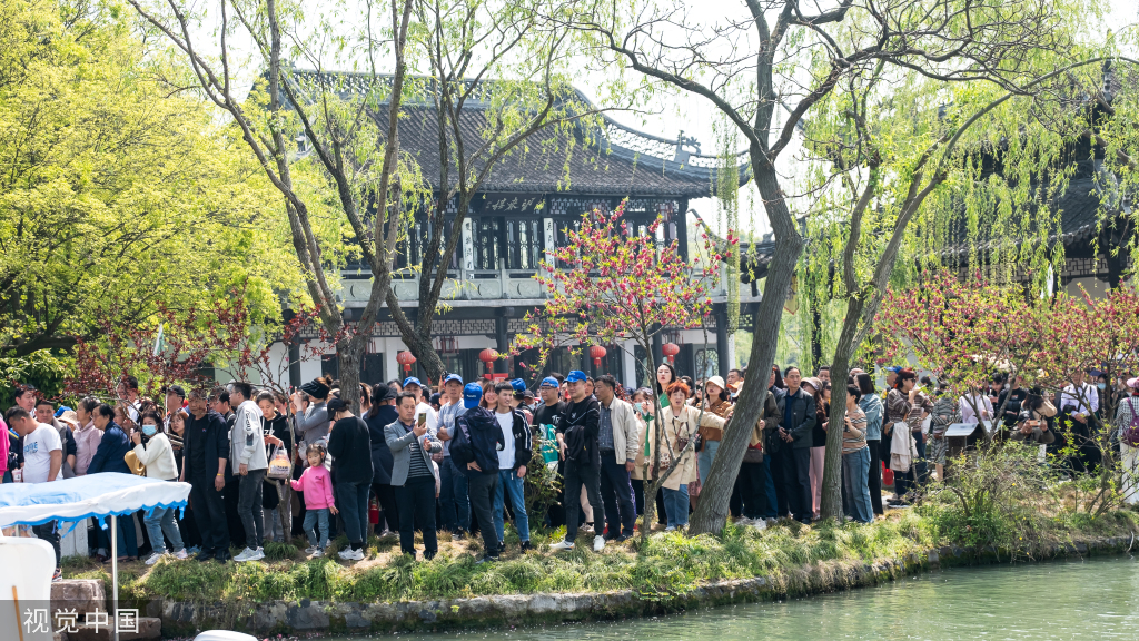 
南京各大医院黄牛代挂号电话票贩子号贩子网上预约挂号,住院检查加快,扬州：瘦西湖二十四桥开启“人从众”模式