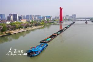 江苏宿迁：京杭大运河春季运输忙