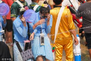 云南德宏：芒市泼水节启幕