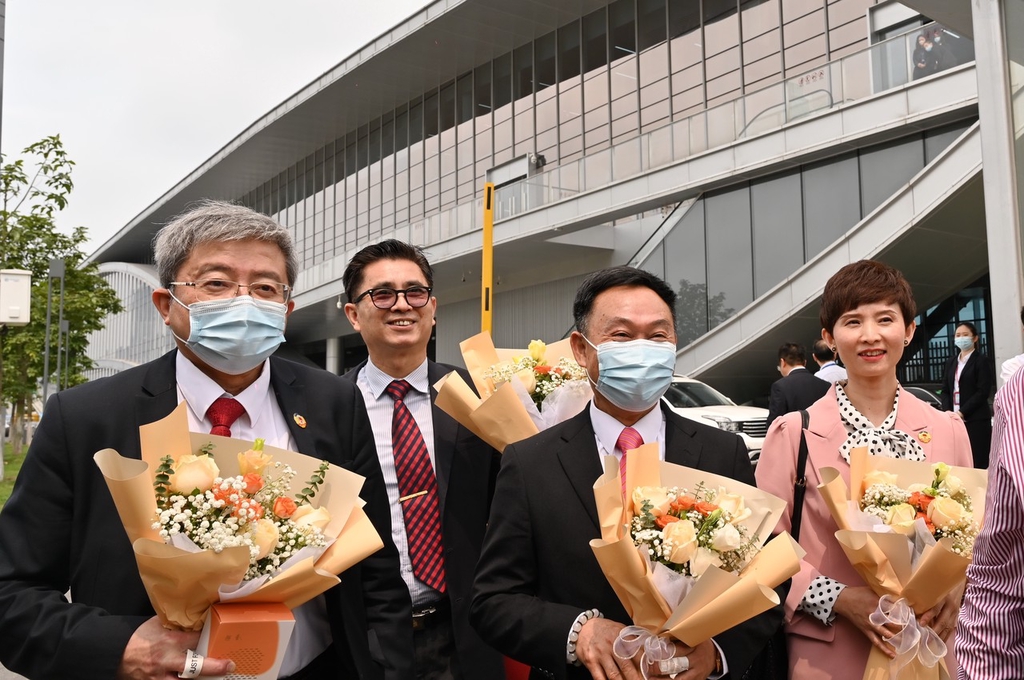 
中国人民解放军总医院黄牛代挂号电话票贩子号贩子网上预约挂号,住院检查加快,广州琶洲港澳客运口岸试运营阶段首批港澳旅客抵达