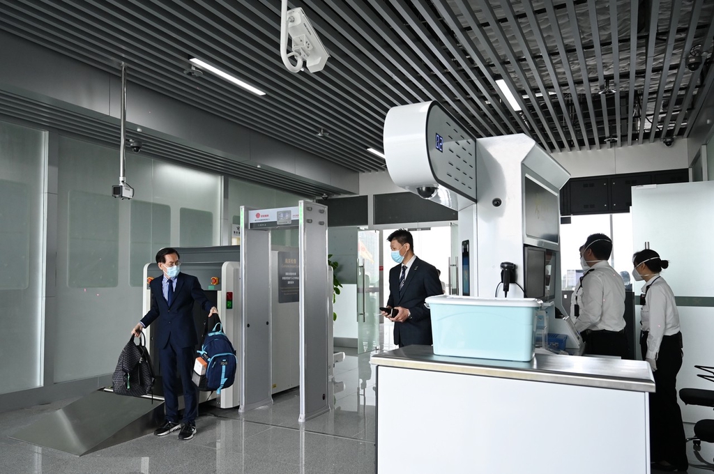 
中国人民解放军总医院黄牛代挂号电话票贩子号贩子网上预约挂号,住院检查加快,广州琶洲港澳客运口岸试运营阶段首批港澳旅客抵达