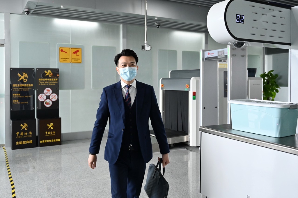 
中国人民解放军总医院黄牛代挂号电话票贩子号贩子网上预约挂号,住院检查加快,广州琶洲港澳客运口岸试运营阶段首批港澳旅客抵达