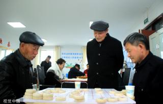 新疆塔城：社区举办老年人棋牌赛