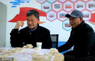 新疆塔城：社区举办老年人棋牌赛