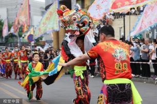 深圳：西乡“三月三”庙会大巡游举行