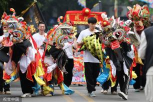 深圳：西乡“三月三”庙会大巡游举行