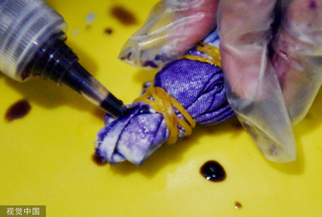 石家庄：幼儿学习非遗“扎染”技艺