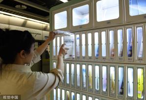 重庆轨道交通站台现微型图书馆