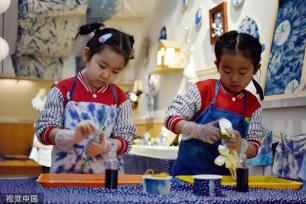 石家庄：幼儿学习非遗“扎染”技艺