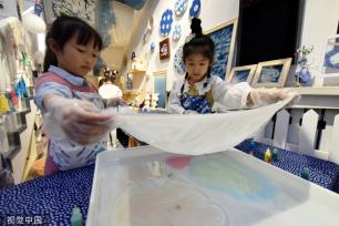 石家庄：幼儿学习非遗“扎染”技艺