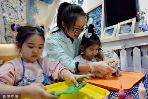 石家庄：幼儿学习非遗“扎染”技艺