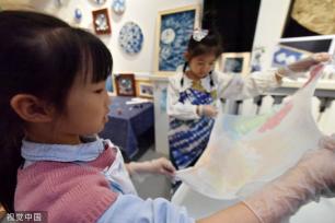 石家庄：幼儿学习非遗“扎染”技艺