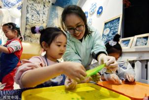 石家庄：幼儿学习非遗“扎染”技艺