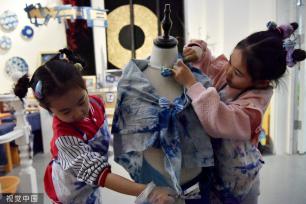 石家庄：幼儿学习非遗“扎染”技艺