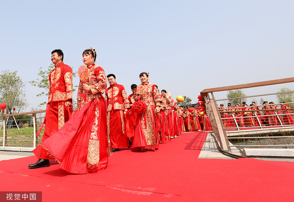 安徽淮北：46对新人身穿汉服参加集体婚礼