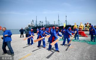 山东威海：渔民们载歌载舞 欢度渔民节