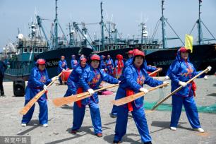 山东威海：渔民们载歌载舞 欢度渔民节