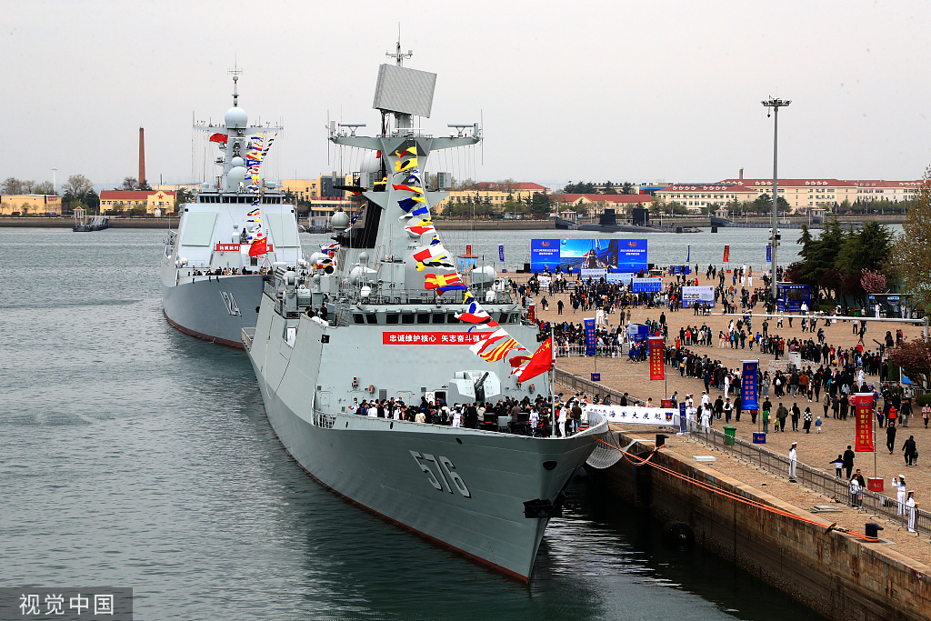 青岛港3号码头举行舰艇开放活动