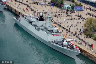 青岛港3号码头举行舰艇开放活动