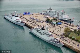 青岛港3号码头举行舰艇开放活动