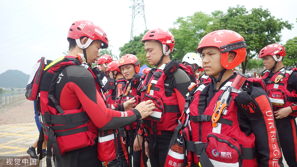 
北医六院黄牛代挂号电话票贩子号贩子网上预约挂号,住院检查加快,广西贺州：消防员江中操练