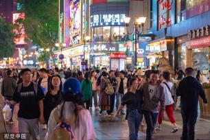 重庆：五一假日临近 景点开启“人从众”模式