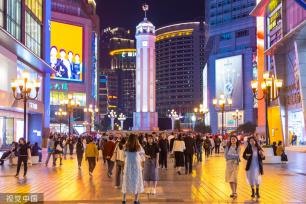 重庆：五一假日临近 景点开启“人从众”模式