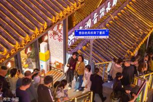 重庆：五一假日临近 景点开启“人从众”模式
