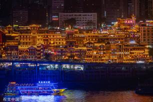 重庆：五一假日临近 景点开启“人从众”模式