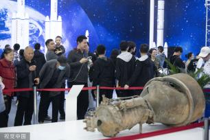 合肥：“中国航天日”活动参观者络绎不绝