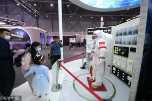 合肥：“中国航天日”活动参观者络绎不绝