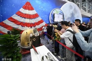 合肥：“中国航天日”活动参观者络绎不绝