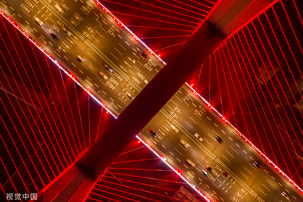 郑州：六种颜色灯光扮靓农业路大桥夜景