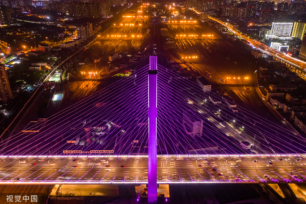 郑州：六种颜色灯光扮靓农业路大桥夜景