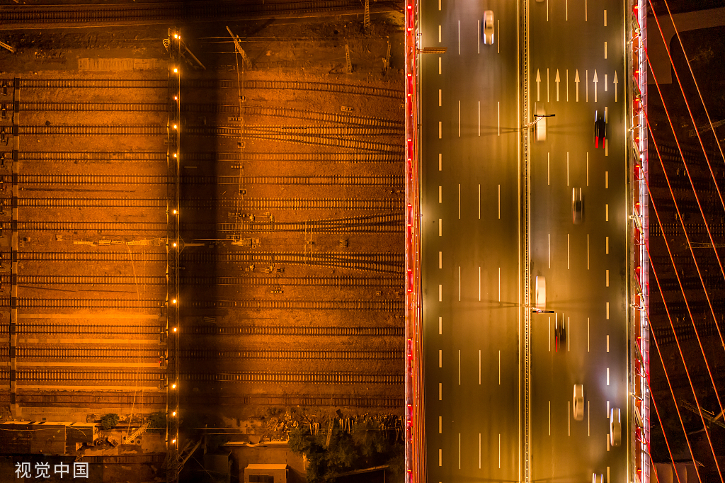 郑州：六种颜色灯光扮靓农业路大桥夜景