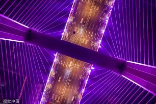 郑州：六种颜色灯光扮靓农业路大桥夜景