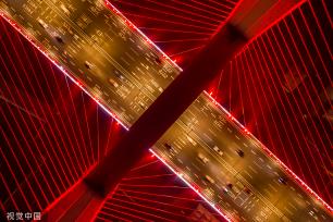 郑州：六种颜色灯光扮靓农业路大桥夜景