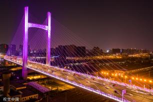 郑州：六种颜色灯光扮靓农业路大桥夜景