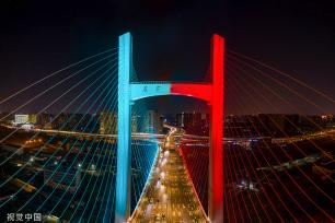 郑州：六种颜色灯光扮靓农业路大桥夜景