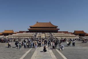 五一假期首日 北京故宫博物院游客如织