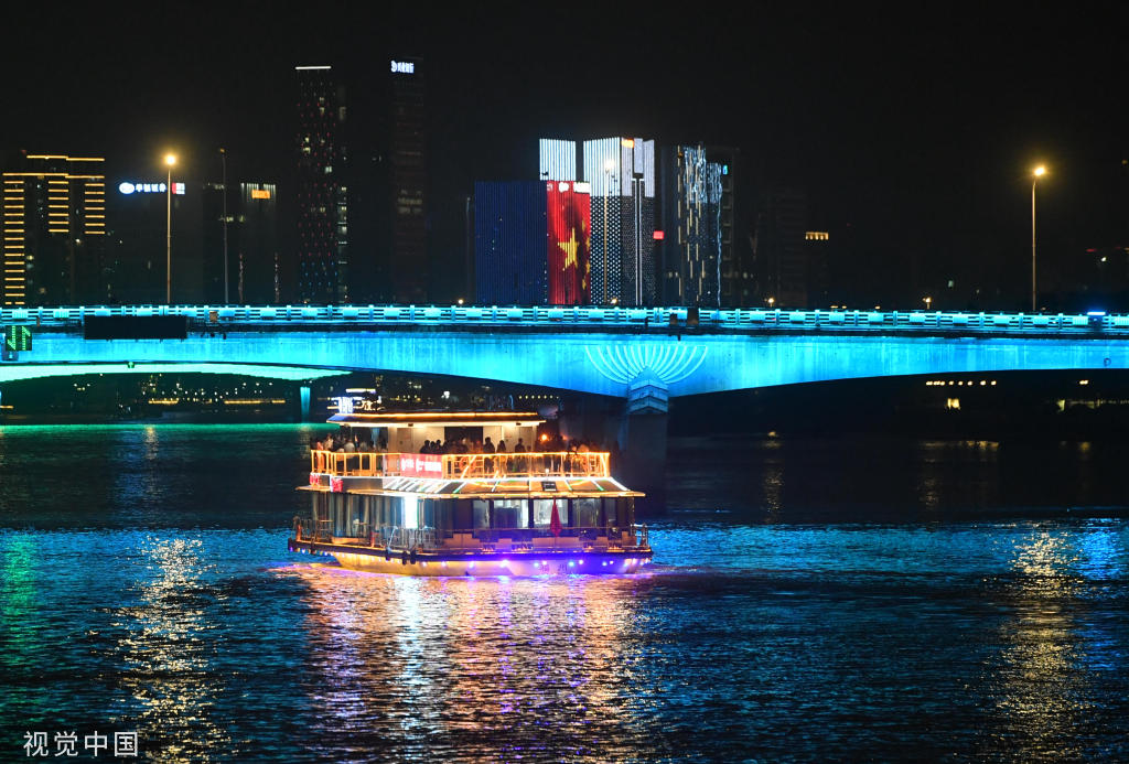 福州：五一假期 夜游闽江受游客追捧