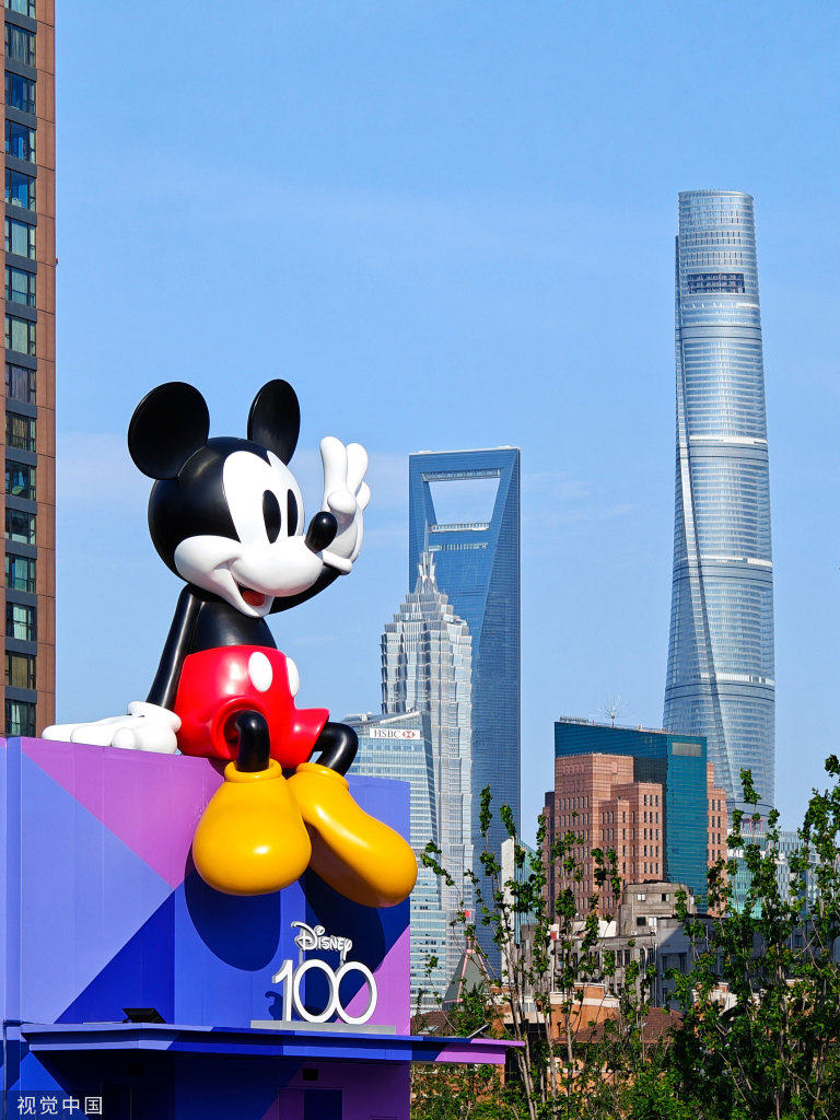 迪士尼100周年 巨型米奇亮相上海万象天地
